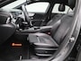 Mercedes-Benz A-klasse 180 Business Solution AMG | Automaat | Panoramadak | Achteruitrijcamera | Sfeerverlichting | Stoelverwarming | Lichtmetalen Velgen |