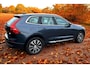 Volvo XC60 2.0 T6 AWD 250kW/340pk Aut8 Recharge Inscription Excl. Facelift! HARMAN/KARDON + PANORAMADAK + EL.TREKHAAK + VOORRUITVERWARMING + ADAPT.CRUISE + STOEL-&STUURVERWARMING + CAMERA + PD-GLASS + GOOGLE DASH + KEYLESS ENTRY&GO + PARKSENSOREN + 19" LM-VELGEN!!