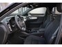 Volvo XC40 B4 Plus Black Edition | Elektrisch Verstelbare Voorstoelen | Getint Glas Achter | 20 inch Lichtmetalen Velgen | Keyless | Elektrische Achterklep | Premium audio by Harman Kardon | Stoelverwarming | Stuurverwarming | Volvo UX Infotainment | Adaptieve Cruise Control | Pilot Assist | BLIS