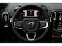 Volvo XC40 B4 Plus Black Edition | Elektrisch Verstelbare Voorstoelen | Getint Glas Achter | 20 inch Lichtmetalen Velgen | Keyless | Elektrische Achterklep | Premium audio by Harman Kardon | Stoelverwarming | Stuurverwarming | Volvo UX Infotainment | Adaptieve Cruise Control | Pilot Assist | BLIS