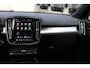 Volvo XC40 B4 Plus Black Edition | Elektrisch Verstelbare Voorstoelen | Getint Glas Achter | 20 inch Lichtmetalen Velgen | Keyless | Elektrische Achterklep | Premium audio by Harman Kardon | Stoelverwarming | Stuurverwarming | Volvo UX Infotainment | Adaptieve Cruise Control | Pilot Assist | BLIS