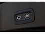 Volvo XC40 B4 Plus Black Edition | Elektrisch Verstelbare Voorstoelen | Getint Glas Achter | 20 inch Lichtmetalen Velgen | Keyless | Elektrische Achterklep | Premium audio by Harman Kardon | Stoelverwarming | Stuurverwarming | Volvo UX Infotainment | Adaptieve Cruise Control | Pilot Assist | BLIS