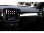 Volvo XC40 B4 Plus Black Edition | Elektrisch Verstelbare Voorstoelen | Getint Glas Achter | 20 inch Lichtmetalen Velgen | Keyless | Elektrische Achterklep | Premium audio by Harman Kardon | Stoelverwarming | Stuurverwarming | Volvo UX Infotainment | Adaptieve Cruise Control | Pilot Assist | BLIS