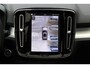 Volvo XC40 B4 Plus Black Edition | Elektrisch Verstelbare Voorstoelen | Getint Glas Achter | 20 inch Lichtmetalen Velgen | Keyless | Elektrische Achterklep | Premium audio by Harman Kardon | Stoelverwarming | Stuurverwarming | Volvo UX Infotainment | Adaptieve Cruise Control | Pilot Assist | BLIS