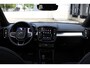 Volvo XC40 B4 Plus Black Edition | Elektrisch Verstelbare Voorstoelen | Getint Glas Achter | 20 inch Lichtmetalen Velgen | Keyless | Elektrische Achterklep | Premium audio by Harman Kardon | Stoelverwarming | Stuurverwarming | Volvo UX Infotainment | Adaptieve Cruise Control | Pilot Assist | BLIS