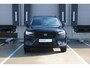 Volvo XC40 B4 Plus Black Edition | Elektrisch Verstelbare Voorstoelen | Getint Glas Achter | 20 inch Lichtmetalen Velgen | Keyless | Elektrische Achterklep | Premium audio by Harman Kardon | Stoelverwarming | Stuurverwarming | Volvo UX Infotainment | Adaptieve Cruise Control | Pilot Assist | BLIS