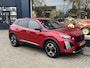 Peugeot 2008 1.2 Turbo 100 PK Allure | Trekhaak 1200 KG | Navigatie | LED Verlichting | Parkeercamera | Parkeersensoren | Digitaal Dashboard | Cruise Control | Climate Control | Half Lederen stoelen | Lichtmetalen Velgen 17 inch |
