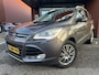 Ford Kuga 1.6 Titanium Plus GOED ONDERHOUDEN!! // NAVI // PANO/SCHUIFKANTELDAK // CAMERA // PDC V+A // WINTERPACK // TREKHAAK!!