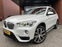 BMW X1 sDrive20i Executive X-Line // LED // LEDER // HEAD-UP DISPLAY // ELEK. ACHTERKLEP // NAVI // PDC V+A //