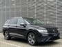 Volkswagen Tiguan Allspace 1.5 TSI 150PK DSG Life / 7 Persoons / Digitale Cockpit / Trekhaak / Achteruitrijcamera / Parkeersensoren V + A  /  Achterklep elektrisch / Lane Assist **
