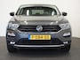 Volkswagen T-Roc 1.5 TSI DSG Active | Navigatie | Climate Control | Lane Assist | DAB | Parkeersensoren | Lichtmetalen Velgen | Privacy Glass