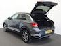 Volkswagen T-Roc 1.5 TSI DSG Active | Navigatie | Climate Control | Lane Assist | DAB | Parkeersensoren | Lichtmetalen Velgen | Privacy Glass