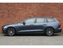 Volvo V60 T6 Plug-in hybrid AWD Plus Dark | Semi-elektrische trekhaak | Premium audio by Harman Kardon | Elektrisch verstelbare voorstoelen | 360 graden camera | Stoel- en stuurwielverwarming | Adaptieve cruise control | BLIS