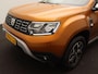 Dacia Duster TCe 130 Prestige | MediaNav Navigatiesysteem met Apple CarPlay & Android Auto | Parkeersensoren achter met achteruitrijcamera | Trekhaak | Lichtmetalen velgen | Metaalkleur |