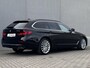 BMW 5-Serie 5er-Reihe 530e xDrive Touring Luxury Line Automaat / Dealer onderhouden / Laser light / Leder / Elektrische trekhaak 1.700 kg / Elektrische (massage) stoelen / Camera 360° / HUD / Elektrische klep / Panorama schuifdak / Adaptief onderstel / Stuur- en stoelverwarming /