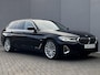 BMW 5-Serie 5er-Reihe 530e xDrive Touring Luxury Line Automaat / Dealer onderhouden / Laser light / Leder / Elektrische trekhaak 1.700 kg / Elektrische (massage) stoelen / Camera 360° / HUD / Elektrische klep / Panorama schuifdak / Adaptief onderstel / Stuur- en stoelverwarming /