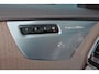 Volvo XC90 T8 Recharge AWD Ultimate Dark - Luchtvering - Panorama/schuifdak - IntelliSafe Assist & Surround - 360º Camera - Bowers & Wilkins audio - Adaptieve LED koplampen - Verwarmde voorstoelen, stuur & achterbank - Parkeersensoren voor & achter - Elektr. bedienb. voorstoelen met geheugen - Geventileerde voorstoelen - Head up display - Draadloze tel. lader - Extra getint glas - Elektr. inklapbare trekhaak - 22' LMV