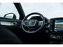 Volvo XC40 2.0 B4 Plus Dark | Trekhaak | Camera | Carplay | Adaptieve Cruise Control | Stoel- en Stuurwielverwarming | Keyless |