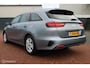 Kia Ceed Sportswagon 1.5 T-GDi 160 PK 4 cilinder DynamicLine, 1400KG Trekgewicht, Clima, Cruise, Navi, App connect, Pdc + Camera, Lmv, All season banden