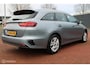 Kia Ceed Sportswagon 1.5 T-GDi 160 PK 4 cilinder DynamicLine, 1400KG Trekgewicht, Clima, Cruise, Navi, App connect, Pdc + Camera, Lmv, All season banden