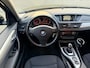 BMW X1 sDrive18d Executive | 1E EIGENAAR | 12MND GARANTIE | AUTOMAAT | NAVI | CRUISE | TREKHAAK |