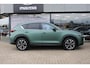 Mazda CX-5 2.0 e-SkyActiv-G M Hybrid 165 Exclusive-Line+Com.P , Automaat, Matte Metallic Pine Green gewrapped, Black Comfort Pack, Navi, Adap.Cruise, Clima, Apple Carplay, 360 Camera, PDC, HUD, Stuur/Stoelverwarming, 19" LMV