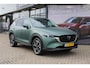 Mazda CX-5 2.0 e-SkyActiv-G M Hybrid 165 Exclusive-Line+Com.P , Automaat, Matte Metallic Pine Green gewrapped, Black Comfort Pack, Navi, Adap.Cruise, Clima, Apple Carplay, 360 Camera, PDC, HUD, Stuur/Stoelverwarming, 19" LMV