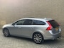 Volvo V60 2.4 D5 Twin Engine R-Design Plug-in | Leder | Schuif/kanteldak | Navigatie | Afneembare trekhaak | Camera | Bi-Xenon | Stoelverwarming | Elektrische verstelbare stoel met memory | | 18 inch LMV | Cruise control | Volledig onderhouden!
