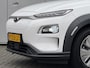 Hyundai Kona Electric EV Premium 64 kWh / NL Auto / Zwart Leder / Stoelverkoeling / Stoelverwarming Voor + Achter / Stuurverwarming / KRELL Audio /