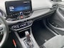 Hyundai i30 Fastback 1.5 T-GDi MHEV N Line Stoelverwarming, navigatie Apple CarPlay/Android Auto, suède interieur, achteruitrij camera, cruise control, boekjes compleet!