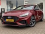 Hyundai i30 Fastback 1.5 T-GDi MHEV N Line Stoelverwarming, navigatie Apple CarPlay/Android Auto, suède interieur, achteruitrij camera, cruise control, boekjes compleet!