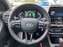 Hyundai i30 Fastback 1.5 T-GDi MHEV N Line Stoelverwarming, navigatie Apple CarPlay/Android Auto, suède interieur, achteruitrij camera, cruise control, boekjes compleet!