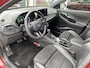 Hyundai i30 Fastback 1.5 T-GDi MHEV N Line Stoelverwarming, navigatie Apple CarPlay/Android Auto, suède interieur, achteruitrij camera, cruise control, boekjes compleet!