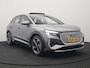Audi Q4 e-tron 50 quattro S Line 77 kWh 299pk Dealer O.H. INCL BTW | Panodak | Lederen Sportstoelen Verwarmd | Keyless | Navigatie | Cruise Control | Virtual | DAB | Taifungrau Metallic |