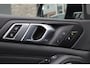 BMW X5 xDrive50e M Sport - Pano - Luchtvering - Trekhaak - Massage - 4wiel besturing - Carbon Pack - Softclose - Stoelverwarming/Koeling - Rijklaar