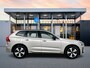 Volvo XC60 T6 Recharge Plus Dark | 19" Allseason | 360 Camera | Trekhaak | Panoramadak | Elektr. verst. Lederen stoelen | Adaptieve Cruise | BLIS | Stoel/Stuur/Achterbankverwarming