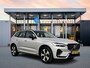 Volvo XC60 T6 Recharge Plus Dark | 19" Allseason | 360 Camera | Trekhaak | Panoramadak | Elektr. verst. Lederen stoelen | Adaptieve Cruise | BLIS | Stoel/Stuur/Achterbankverwarming