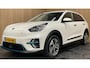Kia e-Niro DynamicPlusLine 39 kWh|FACELIFT|3FASE|LEDER|DAKJE|ACC|CARPLAY|CAMERA|STOEL+STUURVERW|LANE-ASSIST|BTW|1e EIG|NL-AUTO|NAP