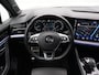 Volkswagen Touareg 3.0 TSI 340 pk tiptronic R-Line | Panoramadak | Trekhaak | Luchtvering | Savona leder | Geheugenstoelen | Head-up display | IQ Light | Dynaudio