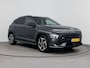 Hyundai Kona 1.6 GDI HEV N LINE SKY | SCHUIF DAK | NAVI | BOSE | CLIMA | ADAPT. CRUISE | CAMERA | ELEKTRISCHE ACHTERKLEP | 19'' LM VELGEN | LAGE KMSTAND! | FABRIEKSGARANTIE GELDIG T/M 2-2030! |
