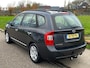 Kia Carens 2.0 CVVT X-ecutive 7 Pers. ECC Audio/CD Electric pakket LMV 16" ABS EBD Dakrails Trekhaak Dealeronderhoud Nieuwe Apk!