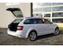 Skoda Octavia Combi 1.0 TSI Automaat! Style BJ2017 Lmv 17" | Led | Pdc | Navi | Keyless entry | Panoramadak | App-Connect | Dashboard verlichting | Canton Audio | Climate control | Cruise control | Verwarmde voorstoelen | Extra getint glas