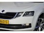 Skoda Octavia Combi 1.0 TSI Automaat! Style BJ2017 Lmv 17" | Led | Pdc | Navi | Keyless entry | Panoramadak | App-Connect | Dashboard verlichting | Canton Audio | Climate control | Cruise control | Verwarmde voorstoelen | Extra getint glas