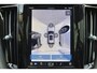 Volvo XC60 T6 Recharge AWD Plus Bright - Luchtvering - Panorama/schuifdak - IntelliSafe Assist & Surround - 360º Camera - Harman/Kardon audio - Adaptieve LED koplampen - Verwarmde voorstoelen, stuur & achterbank - Parkeersensoren voor & achter - Elektr. bedienb. voorstoelen met geheugen - Draadloze tel. lader - Extra getint glas - Elektr. inklapbare trekhaak - 21' LMV