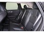 Volvo XC60 T6 Recharge AWD Plus Bright - Luchtvering - Panorama/schuifdak - IntelliSafe Assist & Surround - 360º Camera - Harman/Kardon audio - Adaptieve LED koplampen - Verwarmde voorstoelen, stuur & achterbank - Parkeersensoren voor & achter - Elektr. bedienb. voorstoelen met geheugen - Draadloze tel. lader - Extra getint glas - Elektr. inklapbare trekhaak - 21' LMV