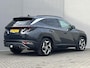 Hyundai Tucson 1.6 T-GDI PHEV Premium 4WD / Afneembare Trekhaak (1350kg) / Schuif- Kanteldak / Apple Carplay/Android Auto / Rondzichtcamera / Stoelverwarming / Stoelventilatie / Elektrisch Verstelbare Voorstoelen / Adaptieve Cruise Control /