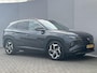 Hyundai Tucson 1.6 T-GDI PHEV Premium 4WD / Afneembare Trekhaak (1350kg) / Schuif- Kanteldak / Apple Carplay/Android Auto / Rondzichtcamera / Stoelverwarming / Stoelventilatie / Elektrisch Verstelbare Voorstoelen / Adaptieve Cruise Control /