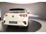 Volkswagen T-Roc R-Line Edition 1.5 TSI 150pk DSG Automaat Trekhaak, Adaptive cruise control, Achteruitrijcamera, Navigatie, Stoelverwarming, Parkeersensoren