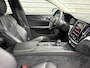 Volvo V60 2.0 B3 Momentum Advantage / Lederen bekleding / verwarmbare voorstoelen en stuur / Trekhaak / Parkeercamera /