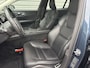 Volvo V60 2.0 B3 Momentum Advantage / Lederen bekleding / verwarmbare voorstoelen en stuur / Trekhaak / Parkeercamera /